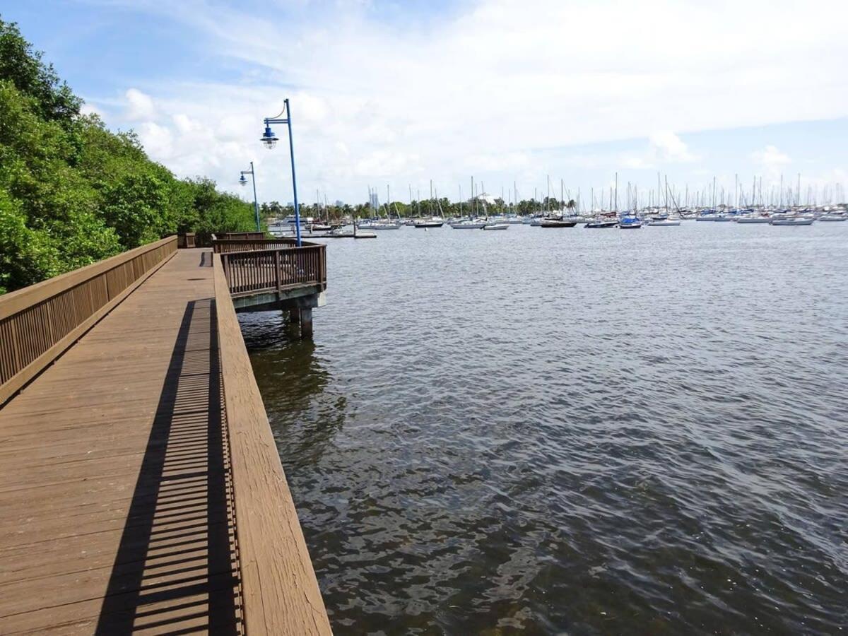 City View Balcony Steps From Restaurants, Peacock Park & Marina Miami Eksteriør billede
